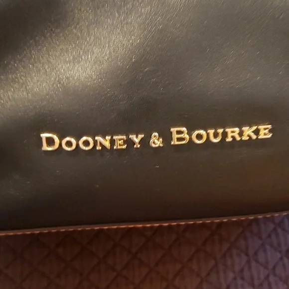 Dooney & Bourke black hobo shoulder bag.. EXCELLENT! - Picture 7 of 16